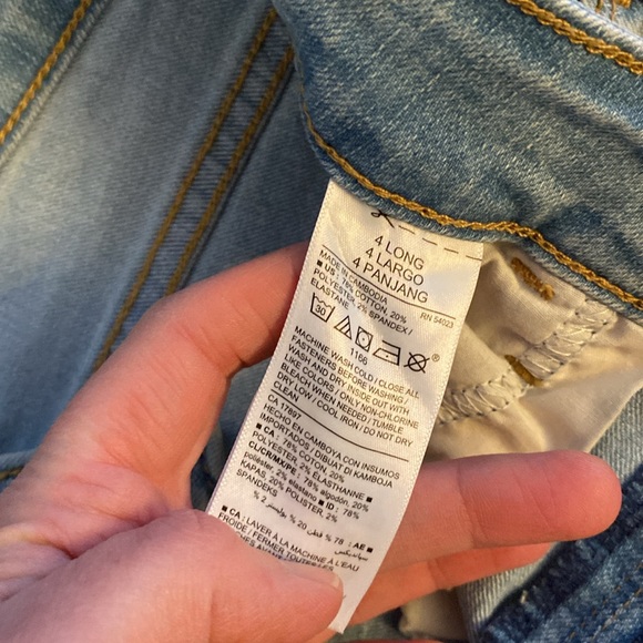 Women’s Old Navy Light Wash Super Skinny High Rise Strechy Jeans - Picture 4 of 6